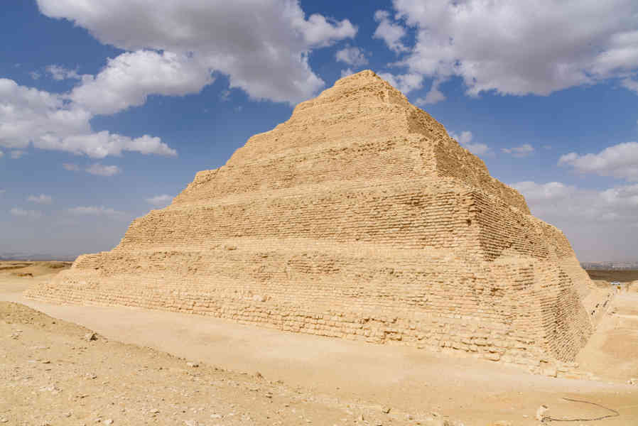Egipto 249 - necrópolis de Sakkara - pirámide escalonada del Faraón Zoser.jpg